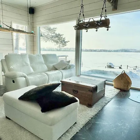 فيلة Lakefront With Panoramic Views كوبيو
