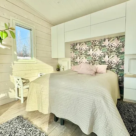 Lakefront With Panoramic Views